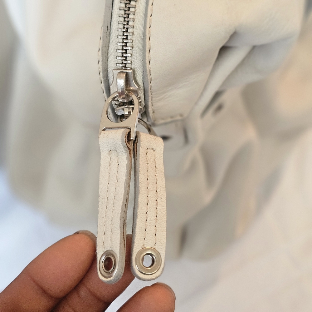 EUC~Tentazione Due Shoulder Bag, Buttery Soft, 100% GENUINE Full Grain LEATHER - Picture 6 of 13